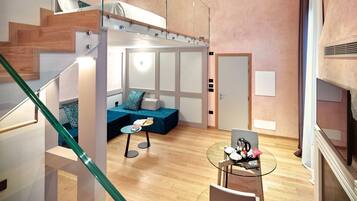 Suite | Ropa de cama hipoalergénica, edredones de plumas, minibar