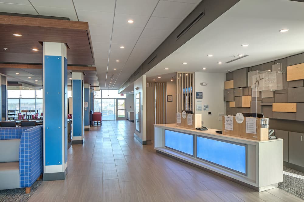 Holiday Inn Express & Suites West Omaha - Elkhorn by IHG