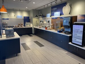 Free daily buffet breakfast - Holiday Inn Express & Suites West Omaha - Elkhorn by IHG (Elkhorn)