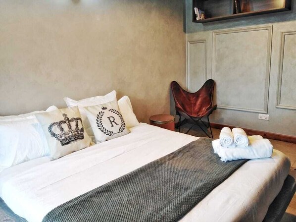 Fer et planche à repasser, Wi-Fi, literie fournie