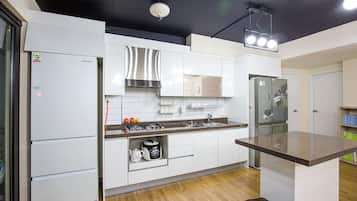 101 | Cuisine privée | Réfrigérateur, plaque de cuisson, cuiseur de riz