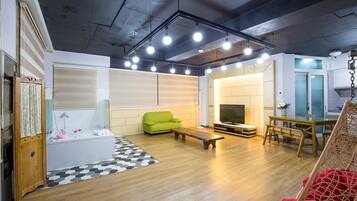 201 | Coin séjour | Télévision à écran plat