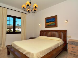 2 bedrooms, soundproofing, iron/ironing board, free internet