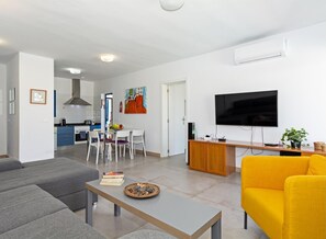 Televisio, DVD-soitin, stereot