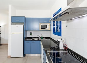 Refrigerador, microondas, horno, lavavajillas