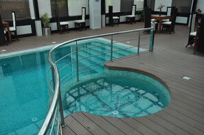Una piscina techada