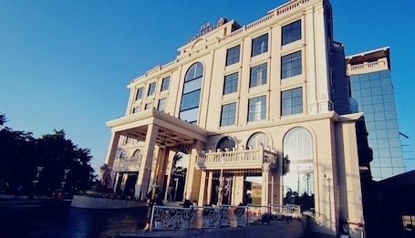 Exterior. Hotel JSR Continental