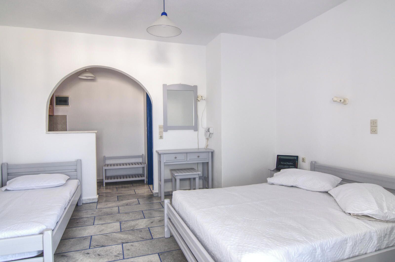 ファミリー スタジオ ガーデンビュー | 遮光カーテン、ベビーベッド (無料)、WiFi (無料)、ベッドシーツ