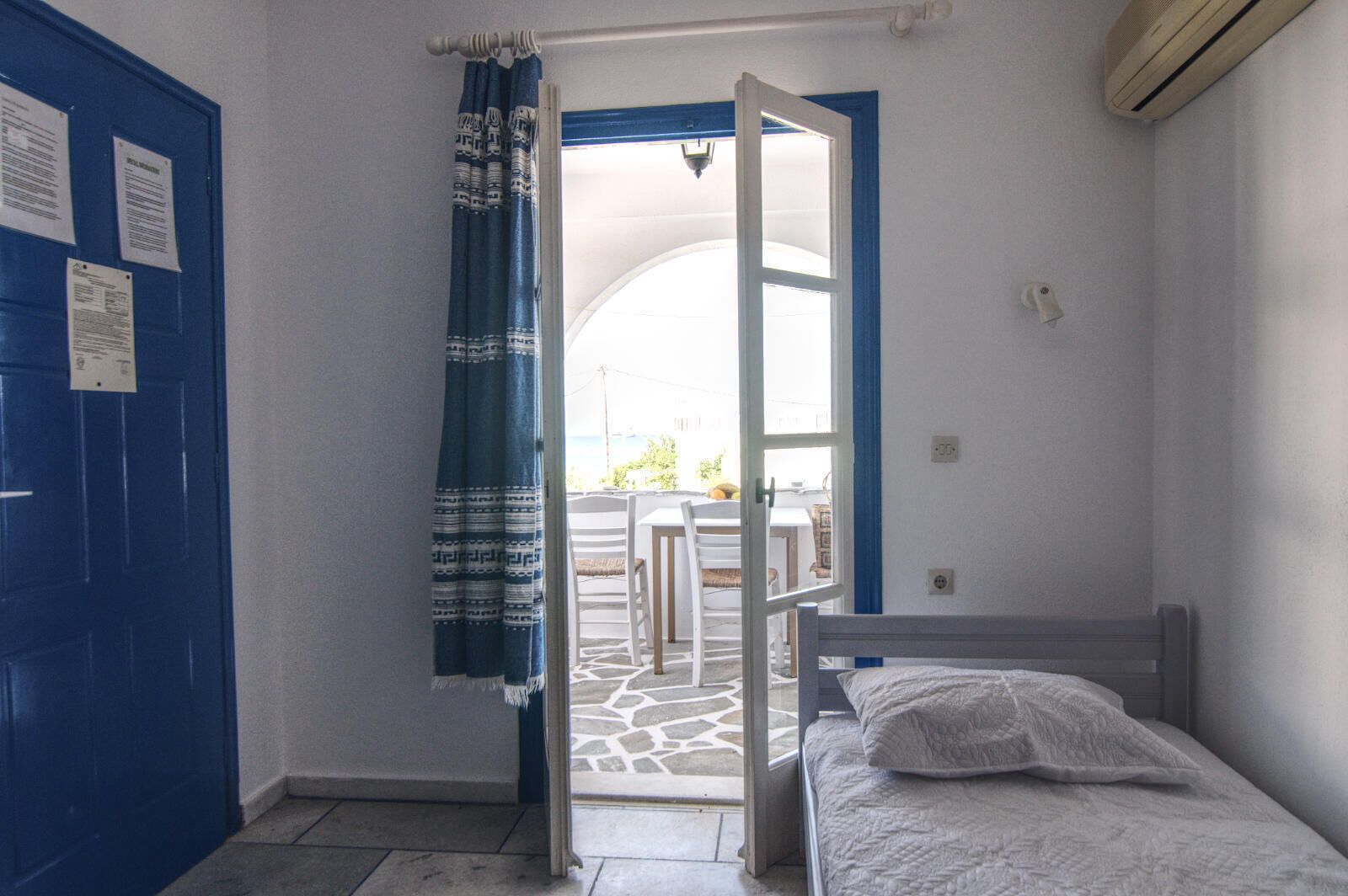 Apartamento, vistas al jardín, frente a la playa | Cortinas opacas, cunas gratuitas, wifi gratis y ropa de cama