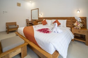 The Lagoon | ミニバー、セーフティボックス (室内)、デスク、アイロン / アイロン台