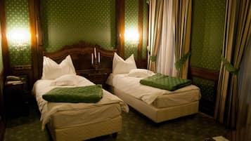Deluxe Twin Room | 1 bedroom, minibar, in-room safe, desk