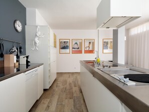 Kühlschrank, Mikrowelle, Ofen, Geschirrspüler