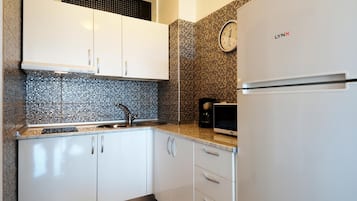 Fridge, microwave, coffee/tea maker, toaster