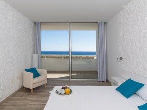 Tabla de planchar con plancha, Internet, ropa de cama