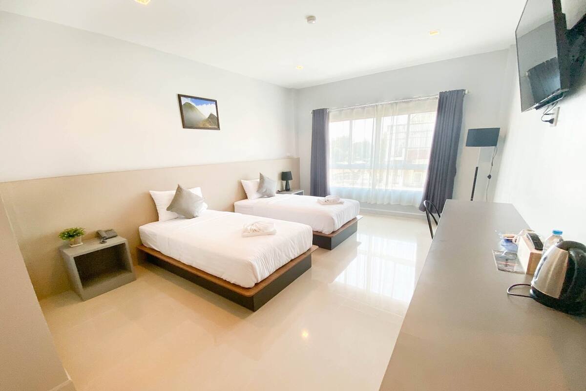 Superior Twin Room, 1 Bedroom | In-room safe, desk, blackout drapes, soundproofing