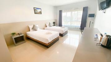 1 bedroom, desk, blackout curtains, soundproofing