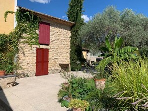 Tweepersoonskamer (La Piscine) | Uitzicht op de tuin