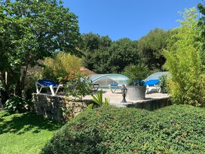 Indoor pool, seasonal outdoor pool, pool loungers