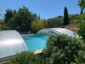 Indoor pool, seasonal outdoor pool, sun loungers - Bastide Sainte Agnes (Carpentras)