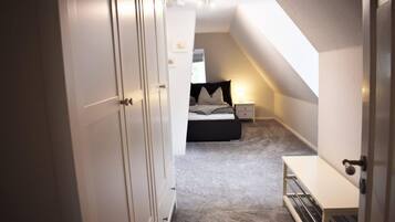 บ้านพัก, 2 ห้องนอน (incl.cleaning fee/linen 110/15EUR) | 2 ห้องนอน, โต๊ะทำงาน, เตารีด/โต๊ะรีดผ้า, เปล/เตียงเด็กอ่อน (ฟรี)