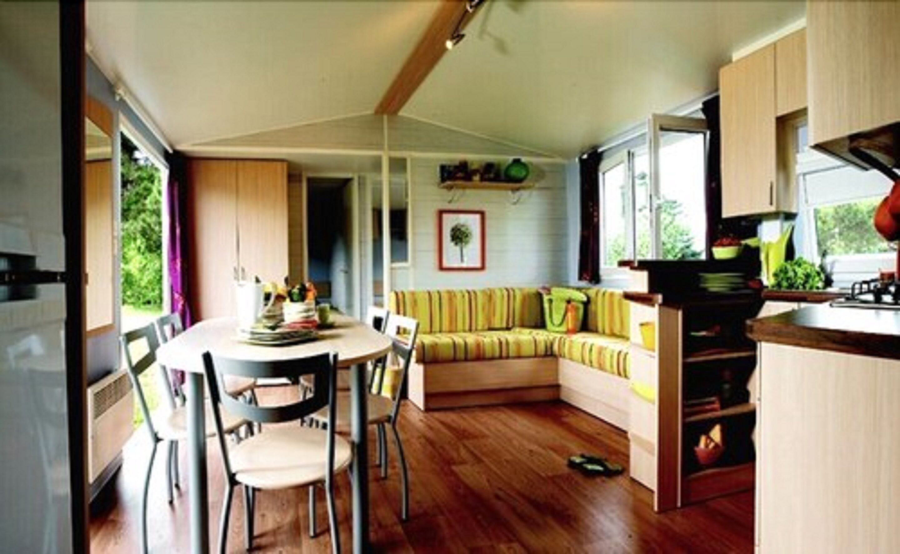 Mobile Home (Gavarnie) | Living area | Flat-screen TV