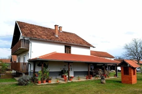Exterior. Baka Ljuba