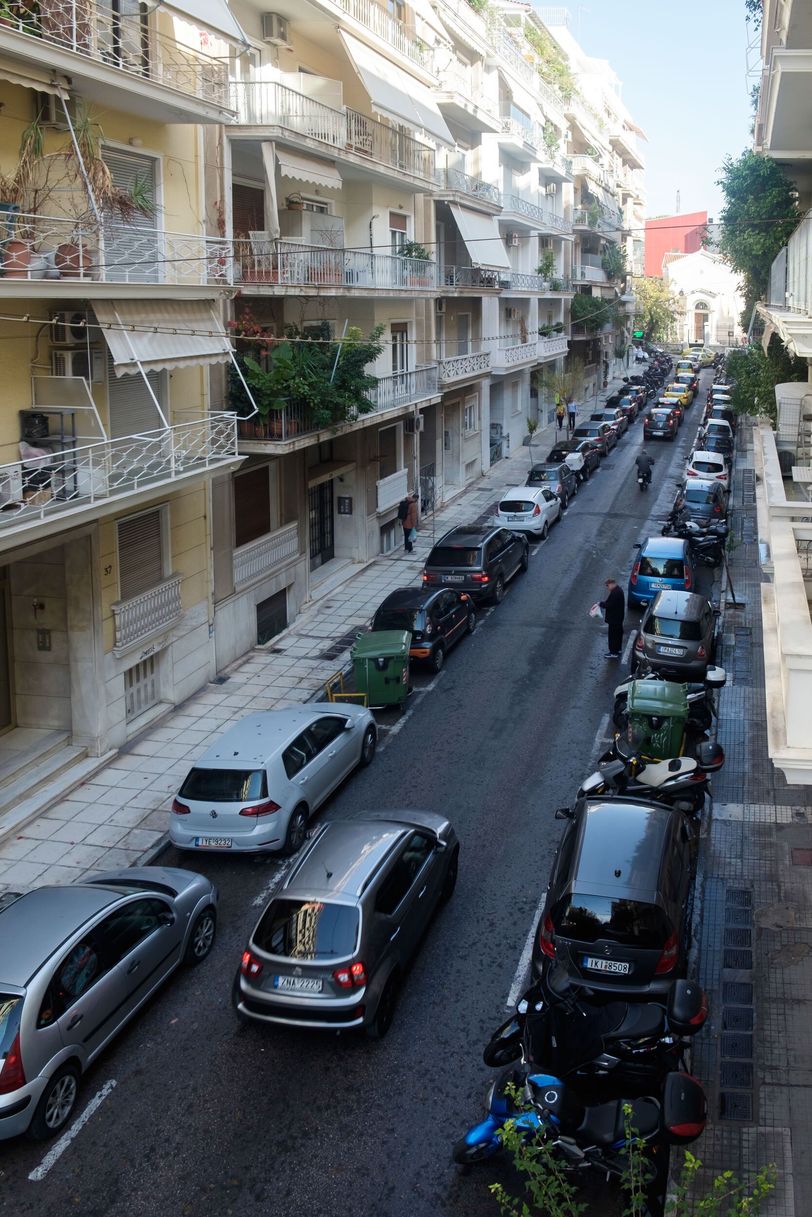 White n Bright Studio Apt