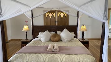 3 bedrooms, travel crib, WiFi, bed sheets