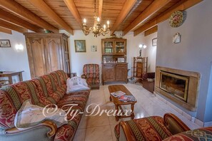 Interior detail - ty dreux (Saint-Thegonnec Loc-Eguiner)