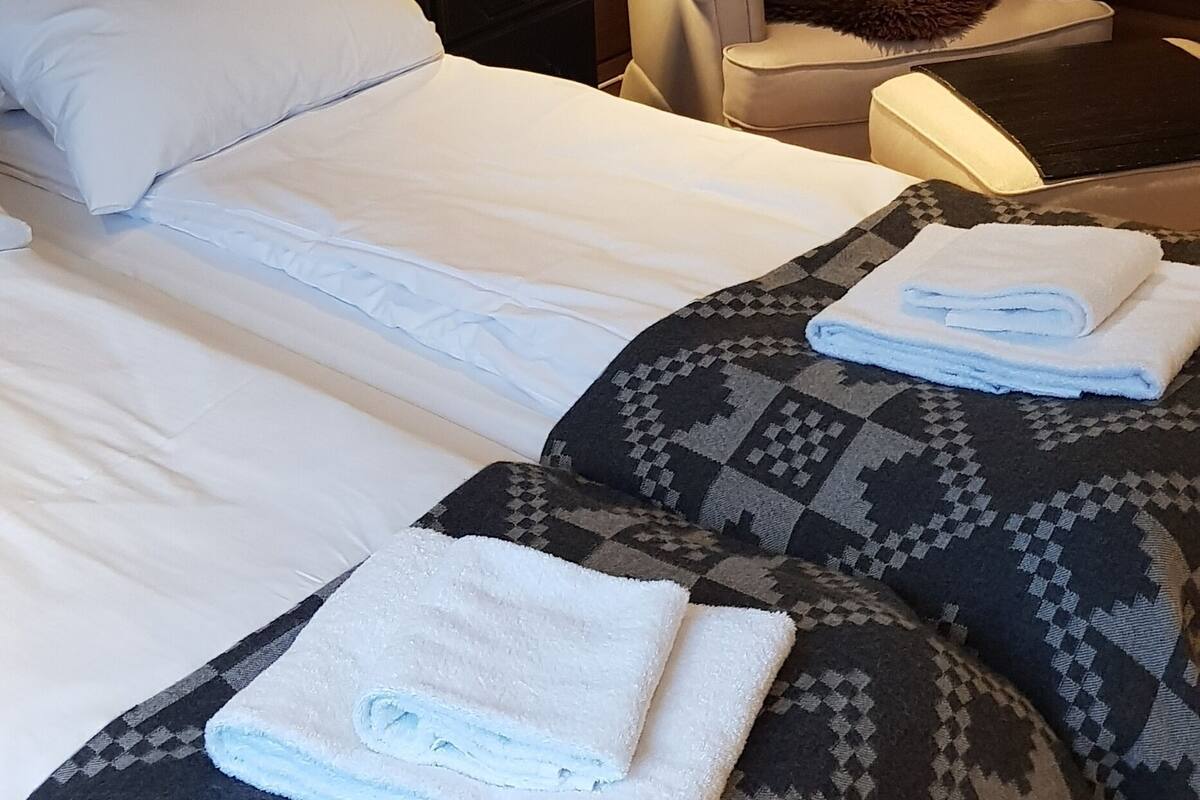 standard double room | individually decorated, individually furnished, blackout curtains