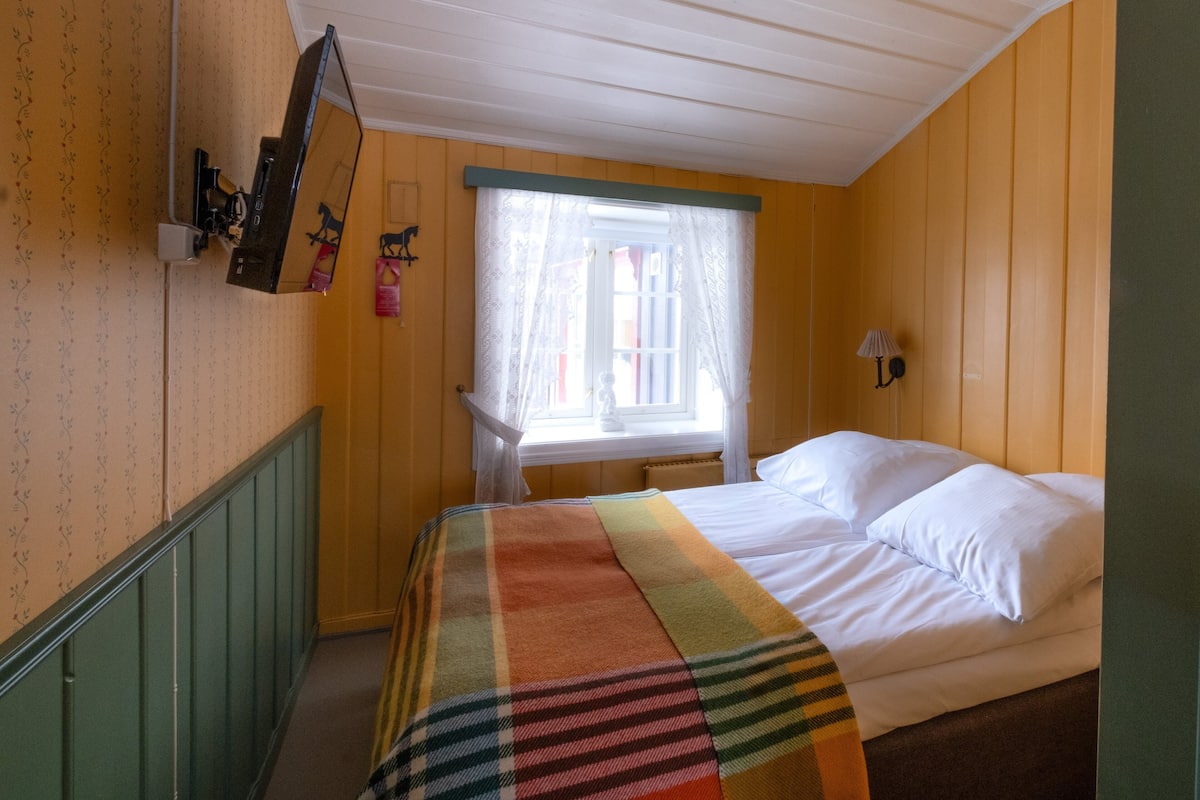 Standard-huone, 1 parisänky | Yksilöllisesti sisustettu, yksilöllisesti kalustettu, pimennysverhot