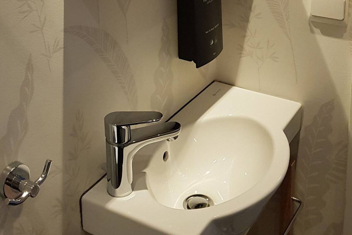 standard double room | bathroom amenities | shower, free toiletries, hair dryer, towels