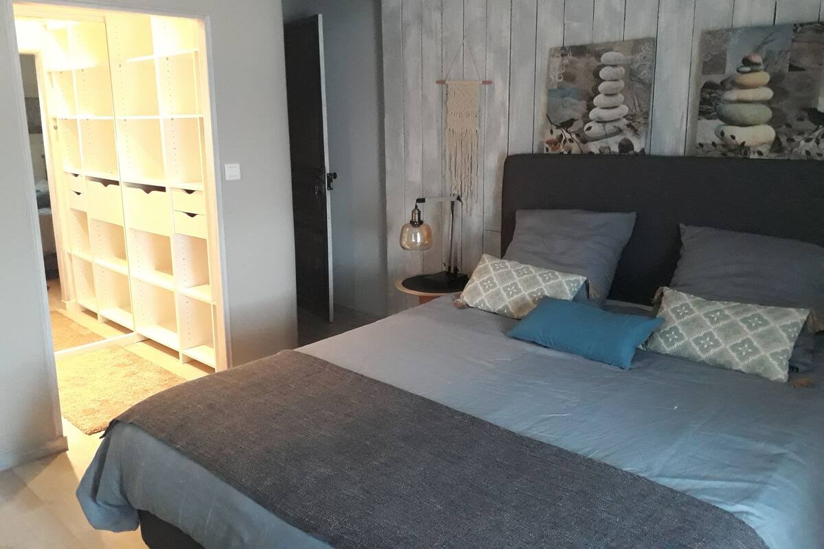 Romantic Double Room, 1 Queen Bed, Private Bathroom (Bleu Indigo) | Premium bedding, blackout drapes, WiFi (free), bed sheets