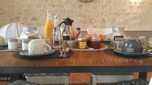 Breakfast area - La Mesonnetta (Soulignonne)
