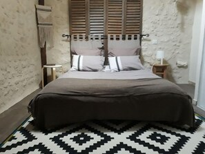 Ropa de cama de alta calidad, cortinas blackout y wifi gratis 