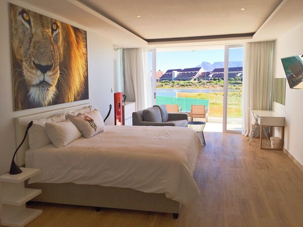 Executive Studio Suite, Sea View, Beachfront | Premium bedding, down comforters, minibar, in-room safe - Peach on Beach Boutique Guesthouse (Cape Town)