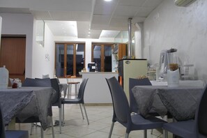 Breakfast area - Hotel Il Giardino degli Aranci (Nola)