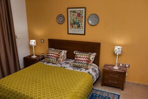 2 slaapkamers, een kluis op de kamer, een strijkplank/strijkijzer, wifi