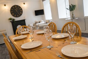 Appartement, 5 chambres | Restauration dans la chambre