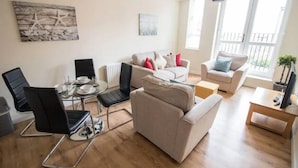 Living area - Golden Heights (Maidstone)