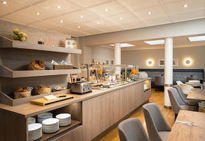 Desayuno buffet los fines de semana (con cargo)