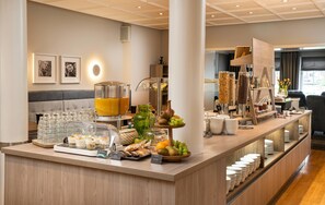 Buffet breakfast for a fee on weekends - elaya hotel hannover city, Trademark by Wyndham (Hannover)