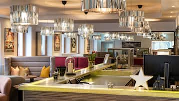 2 bars/lounges