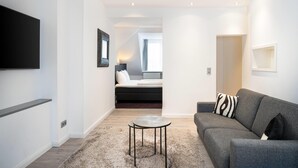 Phòng Suite Junior, 1 giường cỡ queen | Bộ đồ giường kháng dị ứng, màn/rèm cản sáng, bàn ủi/dụng cụ ủi quần áo 