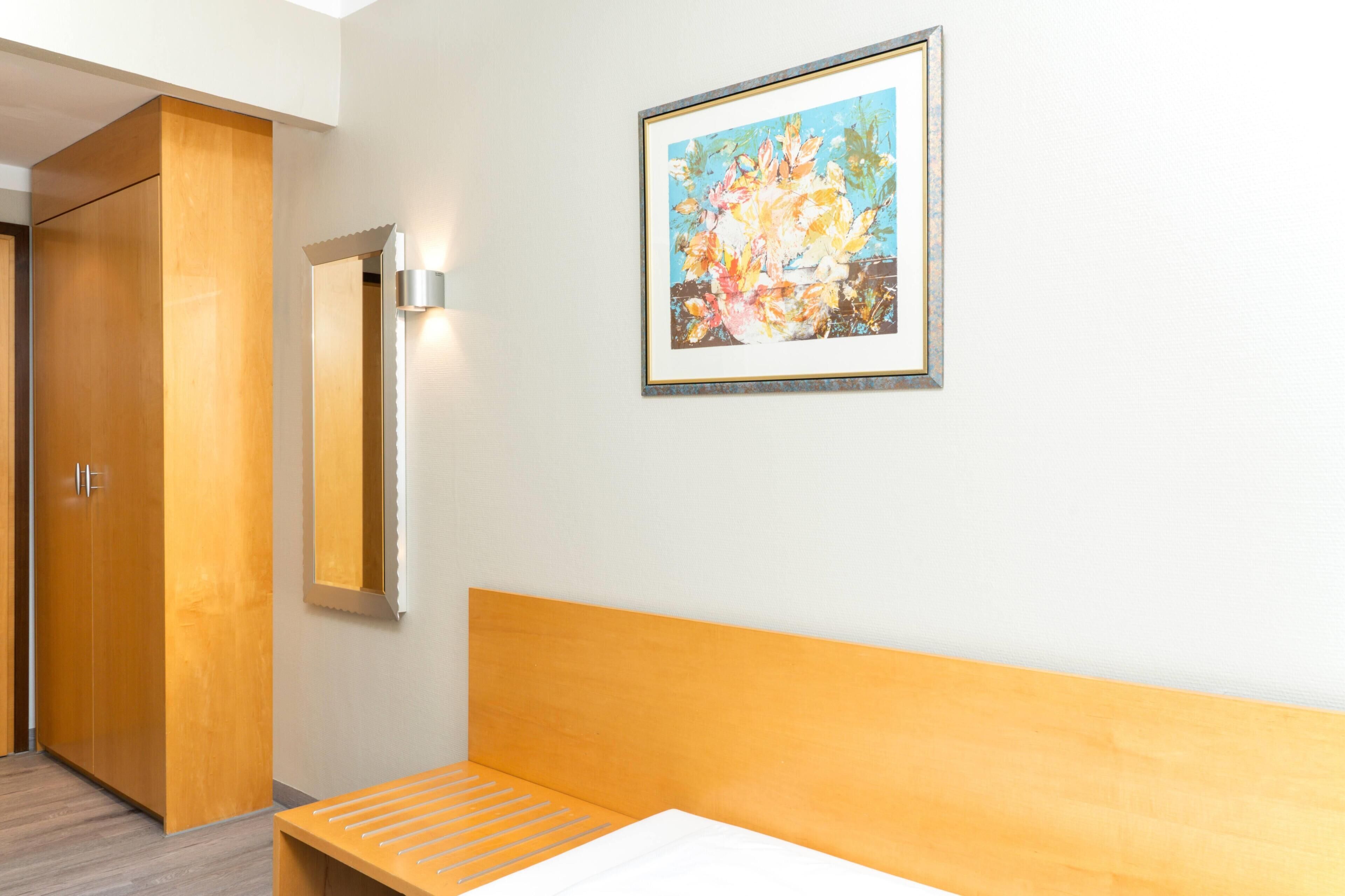 Standard Single Room, 1 Queen Bed | Hypo-allergenic bedding, blackout curtains