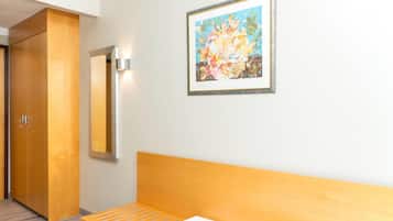 Standard Single Room, 1 Queen Bed | Hypo-allergenic bedding, blackout curtains