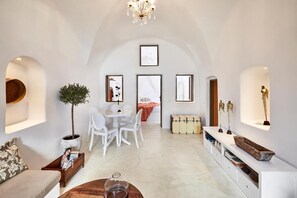 Studio with Private Hot Tub | Living area