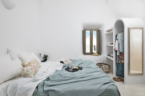 In-room safe, desk, soundproofing, iron/ironing board - The Small Architect's House (Santorini)