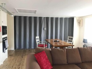 Spacious Serviced Apartment with Roof Top Terrace Near The Waterfront, Ipswich | Living area | Smart TV - No1 Dove Street (Ipswich)