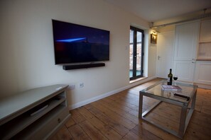 Spacious Serviced Apartment with Roof Top Terrace Near The Waterfront, Ipswich | Television - No1 Dove Street (Ipswich)